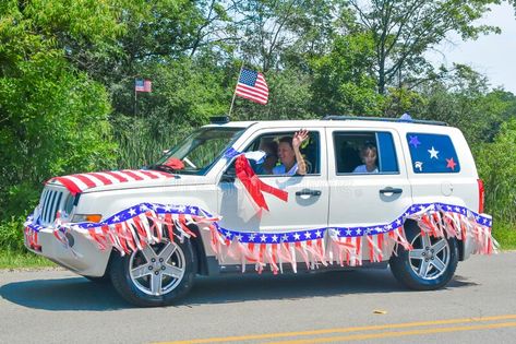 4th Of July Jeep Parade Ideas, 4th Of July Parade Float Ideas, Parade Decorations, Fourth Of July Parade, Car Editorial, Independence Day Parade, Parade Ideas, Georgia Vacation, 4th Of July Parade