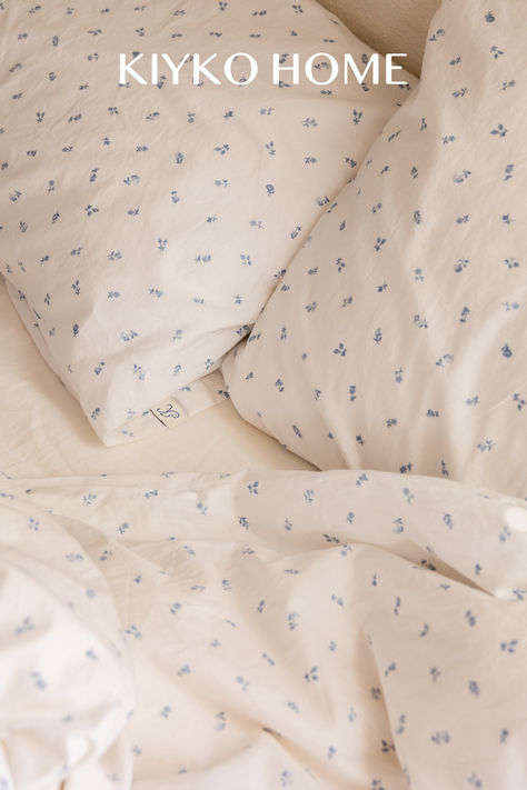 Luxury bedding to create your dream space. ✨ This holiday season, get a free patterned pillowcase set with any duvet or sheet set purchase. #BeddingInspo Daisy Duvet Cover, Led Beds, Holiday Campaign, Bedding Ideas, Floral Bedding, Blue Floral Pattern, Percale Sheets, Dream Spaces, Senior Year