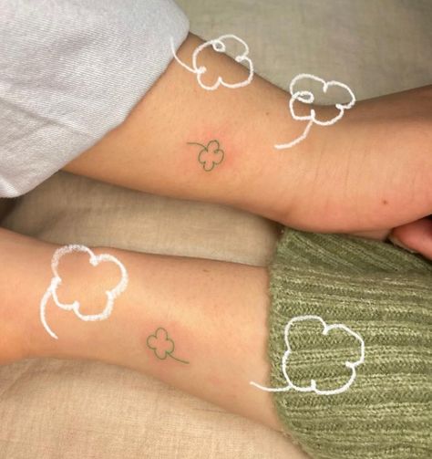 Clover Tattoo, Clover Tattoos, Cute Tiny Tattoos, Jewelry Tattoo, Subtle Tattoos, Simplistic Tattoos, Matching Tattoos, Pretty Tattoos, Tiny Tattoos