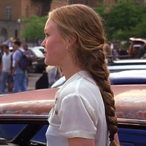 Kat Stratford Prom, Kat Stratford Hair, Hair Inspiration Aesthetic, French Plait, Kat Stratford, Julia Stiles, Shave My Head, 10 Things I Hate About You, Peinados Fáciles Para Cabello Corto