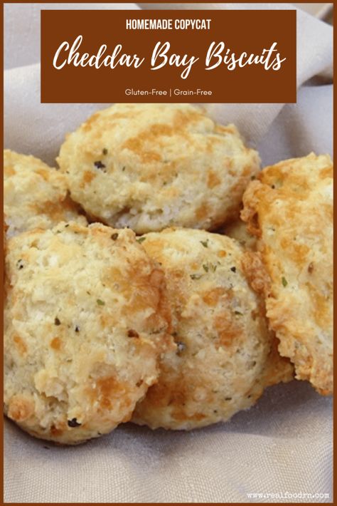 Cheddar Bay Biscuits Recipe, Biscuits Cheddar, Cheesy Biscuits, Red Lobster Cheddar Bay Biscuits, Garlic Cheddar, Cheesy Biscuit, Cheddar Bay Biscuits, Biscuits Recipe, Gluten Free Grains