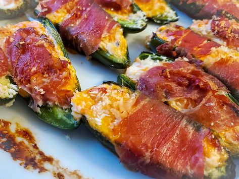 Jalapeno Popper Bites, Jalapeno Poppers Recipe, Crispy Prosciutto, Jalapeno Popper Recipes, Prosciutto Wrapped, Jalapeño Poppers, Poppers Recipe, Salt Pork, Best Party Food