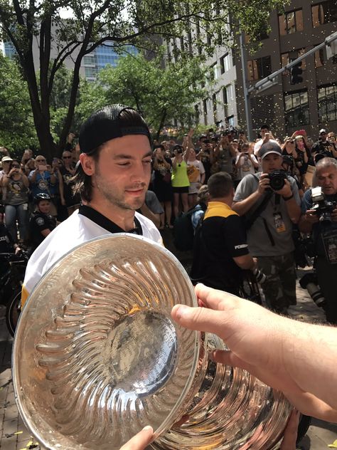 Letang, 2017 victory parade. Kris Letang, Victory Parade, Pittsburgh Penguins Hockey, Penguins Hockey, Pittsburgh Penguins, Pittsburgh, Penguins, Hockey, Ice Hockey