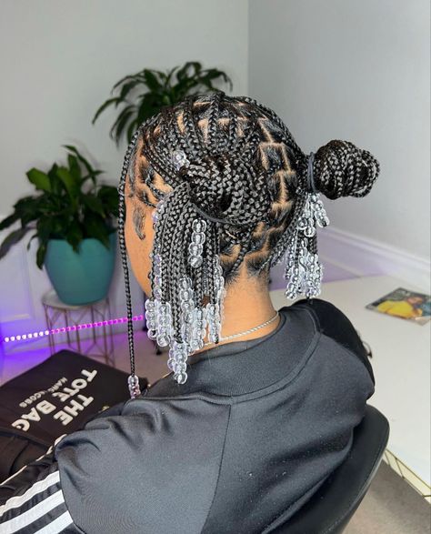 Natural Hair Styles Braids With Beads, Short Knotless Braids With Beads, Beaded Ponytail, Natural Hair Box Braids, Mini Braids, Hair Braid Patterns, Hairstyle Ideas Easy, Cute Beads, Short Box Braids Hairstyles