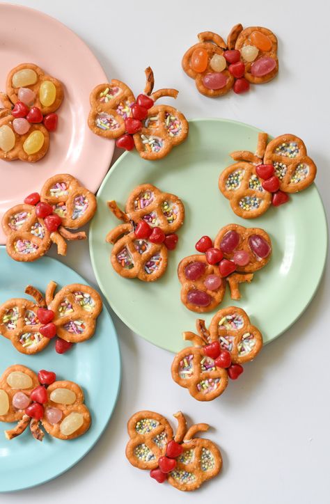 Pretzel Butterflies, Butterfly Snacks, Bug Snacks, Best Pecan Pie Recipe, Dairy Free White Chocolate, Best Pecan Pie, Gluten Free Pretzels, Gluten Free Kids, Vegan Kids