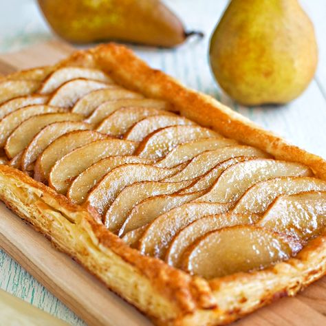 Ginger Pear Tart. Tried this last night and it was easy and delicious. Mine wasn't as pretty  but I was in a rush! ;-) Pear Puff Pastry, Pastry Dough Recipe, Ginger Pear, Pear Dessert, Pear Tart, Puff Pastry Tart, Puff Pastry Dough, Pear Recipes, Frozen Puff Pastry