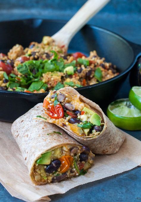 I’m SO crazy for these wraps, like totally insanely crazy for these, and I’ve been making them non-stop for the past 3 weeks. Marin mama might need to be committed! They’re honestly my new favorite lunch and/or dinner, and the bonus is that Zoe loves them as much as I do. Yay Zoe! I’m working on … One Pan Mexican Quinoa, Quinoa Wrap, Mexican Quinoa, Plat Vegan, Daniel Fast, Quinoa Recipes, How To Cook Quinoa, Quesadillas, Tex Mex