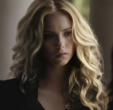 Blonde Nina Dobrev, Blonde Elena Gilbert, Nina Dobrev Blonde, Tvd Books, Elena And Katherine, Dragon Witch, Emma Gilbert, Elena Gilbert Style, Vampire Twilight