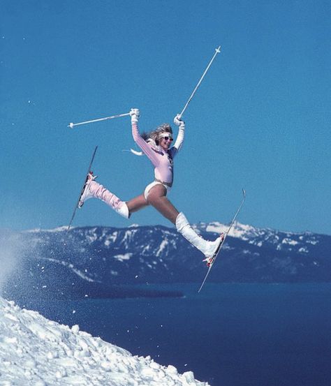 Vintage Ski Pictures, Vintage Apres Ski Aesthetic, Vintage Ski Aesthetic, 80s Ski Aesthetic, Aspen In The 80s, Ski Photo Ideas, 80s In Aspen, Ski Core, Apres Ski Aesthetic