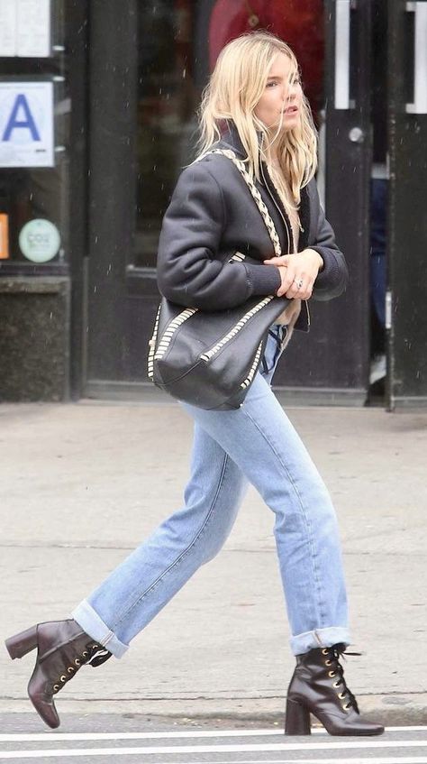 Sienna Miller Street Style, Sienna Miller Style, Brooklyn Decker, Mum Fashion, Winter Mode, Sienna Miller, Outfit Formulas, Celebrity Street Style, Daily Style