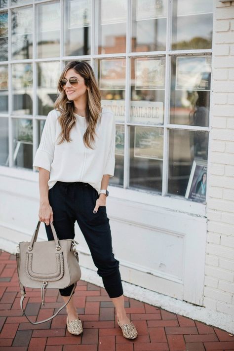 Connecticut based life and style blogger Lauren McBride shares How to Style Joggers two ways: one for work and one for casual, every day wear. Jogger Outfit Casual, Black Joggers Outfit, How To Wear Joggers, Lauren Mcbride, Jogger Pants Outfit, Joggers Outfit, Black Joggers, Fashion Joggers, Womens Fashion For Work