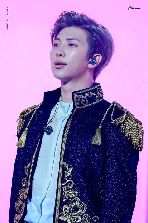 RM PICS. 🎙 on Twitter: "My King. Your King. Everyone’s King. cr. Athenaa_RM #RM @BTS_twt  #BTSLoveYourselfTour #BTS… " Jin Kim, Bts Rap Monster, Bts Love Yourself, Bulletproof Boy Scouts, Fan Fiction, Bts Members, Rap Monster, Love Yourself, Bts Bangtan Boy