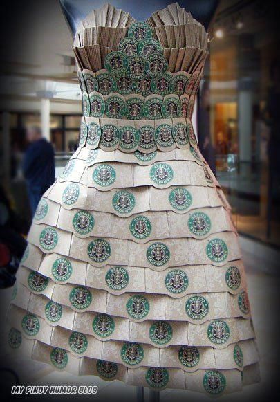 Starbucks. This could be me and sadies wedding dresses..... Coffee Dress, Trash Fashion, Recycled Dress, Starbucks Lovers, Paper Fashion, Paper Dress, Recycled Fashion, Recycle Clothes, Art Dress