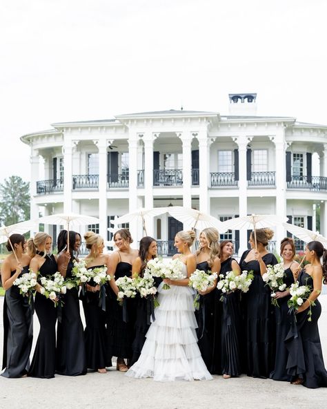 Talk about a stunning black and white wedding! We will never stop obsessing over Tatum & John’s breathtaking day. Every detail has us swooning all over again!✨ •⁠ •⁠ Wed Society | Houston Featured Vendors:⁠ Catering & Bartending: @larue.catering⁠ Photography: @allyjoephotography Stage: @elevatedavproduction⁠ Venue: @sandlewoodmanor⁠ •⁠ •⁠ // Photo: @allyjoephotography⁠ •⁠ •⁠ Other Vendors: @pixsterphotobooth @brambleandbee @iceoccasionshouston @whomarion @eventseven.htx @thelovelyhairclass @... Black And White Wedding Bridesmaid, Black Tie Bridesmaid Dresses, Black And White Bridal Party, Black Tie Wedding Theme, Catering Photography, Black Tie Bridesmaids, Weddings Decorations Elegant Romantic, Bridesmaid Boutique, Stop Obsessing