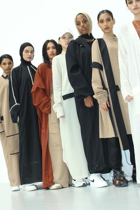 Saeedah Haque is the VFILES designer creating streetwear-inspired abayas | Dazed Abaya Streetwear Style, Streetwear Abaya, Abaya Streetwear, Hijab Street Fashion, Abaya Ideas, Hijab Streetwear, Islamic Wear, Fashion Brand Company, Abaya Outfit