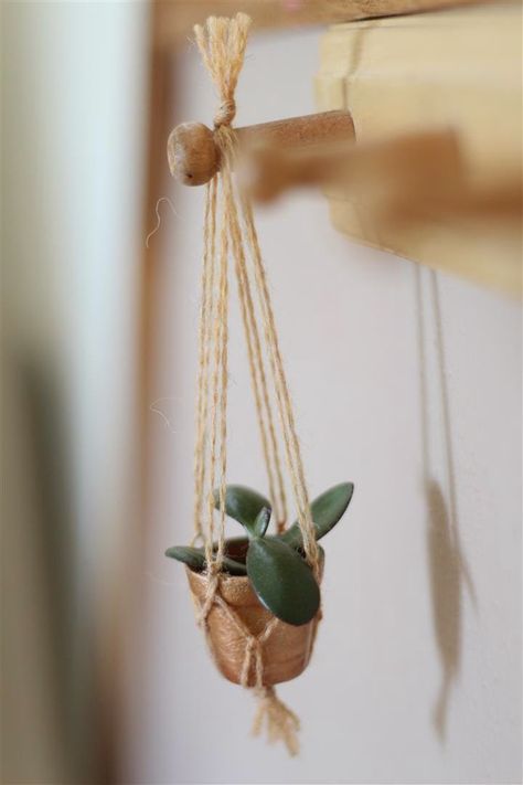 Tiny Macrame, Diy Macrame Plant Hanger Pattern, Retro Crafts, Macrame Plant Hanger Patterns, Diy Macrame Plant Hanger, Hanger Diy, Diy Plant Hanger, Mini Macrame, Macrame Plant Holder