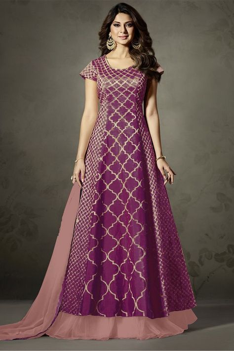 MUGDHA WEDDING WEAR DRESSES!! STEP IN STYLE WITH THESE EMBELLISHED PUNJABI WEDDING SUITS. SHOP ONLINE AT -> https://www.asiancouture.co.uk/brands/mugdha Kalidar Kurta Anarkali, Orang India, Silk Anarkali Suits, Gaun Fashion, Salwar Kamiz, Designer Anarkali, Indian Gowns, Jennifer Winget, Ethnic Dress