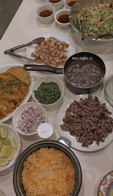 Taco Night Aesthetic, Dinner Aesthetic Night Home, My Killer Vacation Tessa Bailey, Cena Aesthetic, My Killer Vacation, Review Aesthetic, Tessa Bailey, Food Set Up, Vacation Meals