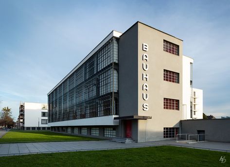 Bauhaus Dessau | by @archphotographr Bauhaus Principles, Bauhaus Building, Walter Gropius, Josef Albers, Bauhaus Design, International Style, Van Der Rohe, School Building, Paul Klee