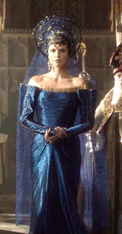 Queen Ravenna, Money Clothes, Crown Aesthetic, Royalty Aesthetic, Fairytale Fashion, The Way He Looks, Medieval Costume, Costume Drama, Film Inspiration