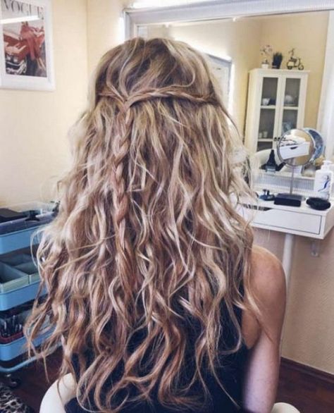 Beachy Waves Hair, Hairstyles Straight, Hairstyles Natural, Boring Hair, Peinados Recogidos, Natural Wavy Hair, Healthy Hair Tips, Long Wavy Hair, Natural Hairstyles