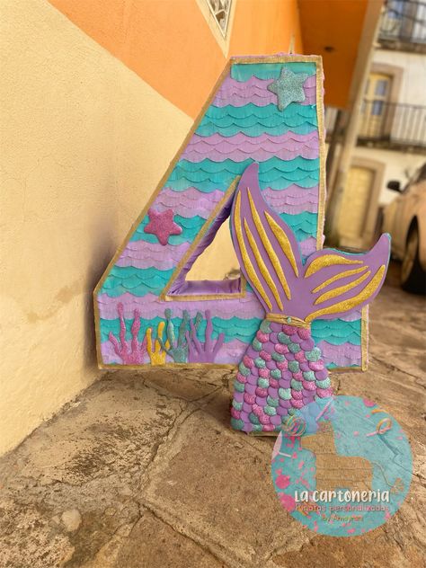 Piñata tematica de sirenita Mermaid Birthday Party Pinata, Mermaid Piñata Ideas, Ariel Pinata, Pinata Mermaid, Little Mermaid Pinata, Mermaid Pinata, Mermaid Costume Diy, Mermaid Birthday Party Decorations, Mermaid Theme Birthday Party