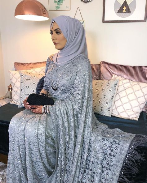 Makeover & styling for my girl Riri wearing the saree ‘Vintage Glamour’ in grey. Comes with a satin blouse piece fabric (enough to make a… Saree With Hijab, Silver Saree, Nikkah Outfit, Saree Vintage, Modest Dresses Fashion, Satin Blouse, Vintage Glamour, Modest Dresses, Blouse Piece