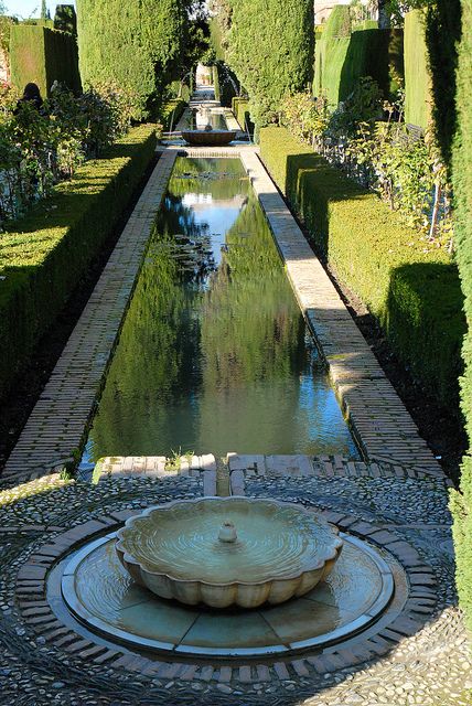 Arabic Garden, Mediterranean Climate, Moorish Architecture, Persian Garden, Alhambra Granada, Paradise Garden, Natural Swimming Pools, Formal Garden, Garden Fountain