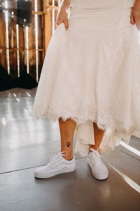 White Platform Vans Wedding, Vans Under Wedding Dress, Vans Wedding Outfit, Tennis Shoes With Wedding Dress, White Vans For Wedding, Wedding Dress With Vans Shoes, White Vans Wedding Shoes, White Wedding Vans, Wedding Dress With Tennis Shoes