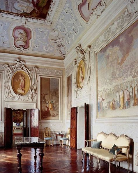 Interior at Villa Cornaro ,1553-1554, Palladio”. “The dining room, like almost all of the house’s principal spaces, is decorated with biblical-theme fresco panels by Mattia Bortoloni, commissioned in 1717 Palladian Architecture, History Of Interior Design, Interior Design History, Andrea Palladio, Italian Interior, Art Deco Rugs, Classic Interiors, Chateau France, Italian Villa