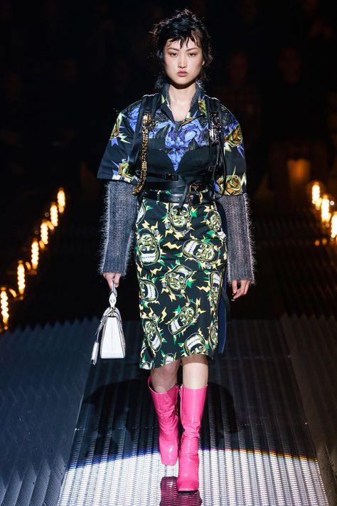 Prada Fall 2019 Menswear collection, runway looks, beauty, models, and reviews. Prada 2019 Fall, Prada Menswear, Rocky Horror, Miuccia Prada, Mens Fall, Menswear Collection, Prada Men, Fashion Show Collection, Mode Inspiration