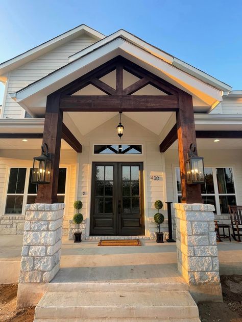 House Front Porch, Porch Columns, Front Porch Design, Modern Farmhouse Exterior, Front House Landscaping, Front Entrance, Modern Cottage, Porch Design, Farmhouse Exterior