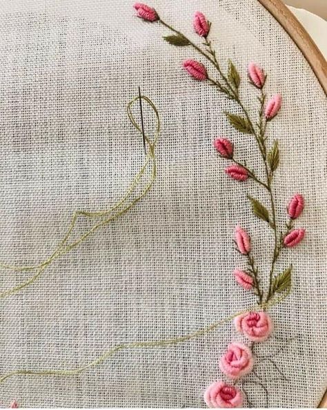 Diy Embroidery Flowers, Bullion Knot, Dress Design Ideas, Embroidery Shirts, Embroidery Stitches Beginner, Simple Hand Embroidery Patterns, Hand Sewing Projects, Diy Embroidery Designs, Simple Rose