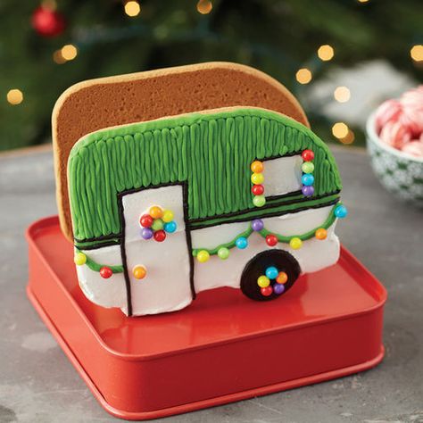 Gingerbread House Log Cabin, Gingerbread Camper, Gingerbread Building, Ginger Sweets, Elf On The Shelf Candy, Theme Christmas Decor, Snow Craft, Gingerbread House Pictures, Gingerbread House Icing