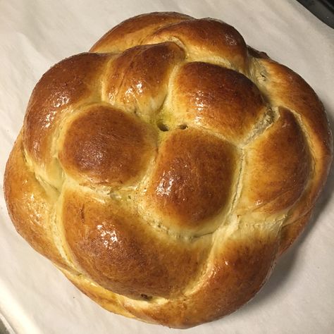 Round Raisin Challah, Challah With Raisins, Raisin Challah Bread Recipe, Jewish Desserts, Round Challah, Honey Baked Chicken, Bagel Bread, Challah Bread Recipes, Raisin Recipes