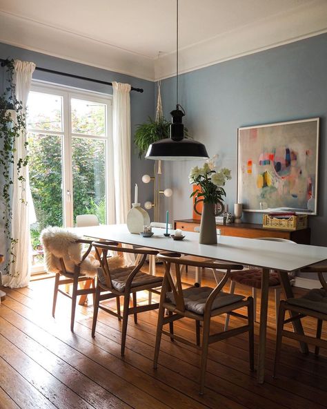 Combining soft muted blue walls with white ceilings in your dining room creates a serene and elegant atmosphere. This color combination is versatile and can easily be complemented with various furniture styles and accessories. You can add a touch of warmth with wooden accents and pops of color through artwork will further enhance the overall aesthetic of the dining room. Soft muted blue from @heyheyhaus French Blue Dining Room Walls, Blue Living And Dining Room Ideas, Blue Grey Dining Room Walls, Dining Room Light Blue Walls, Small Dining Room Paint Colors, Pale Blue Dining Room, Dusty Blue Dining Room, Blue Grey Dining Room, Dining Room Blue Walls