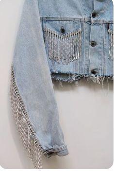 Jeans Makeover, Jacket Hand Painted, Hand Painted Denim, Crystal Fringe, Diy Denim Jacket, Dripping Lips, Hand Painted Denim Jacket, Embellished Denim Jacket, Taylor Swift Tour Outfits