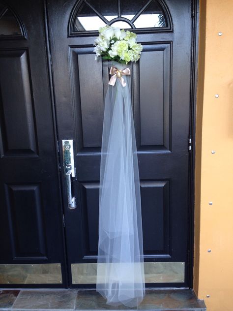 Bridal shower door decor Bridal Shower Veil Door Hanger, Shower Door Decor, Bridal Shower Entrance, Wedding Door Decorations, Church Doors, Wedding Doors, Bridal Shower Planning, Wedding House, Homemade Decor