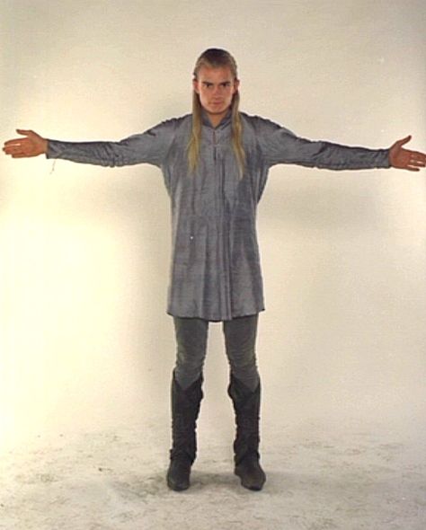 Legolas:Can i have a hug? Me: well yes you can legolas Legolas Costume, Lord Of The Rings Legolas, Hobbit Costume, Elven Costume, Elven Clothing, Legolas Greenleaf, Lotr Costume, Lord Of The Rings Trilogy, Lotr Elves