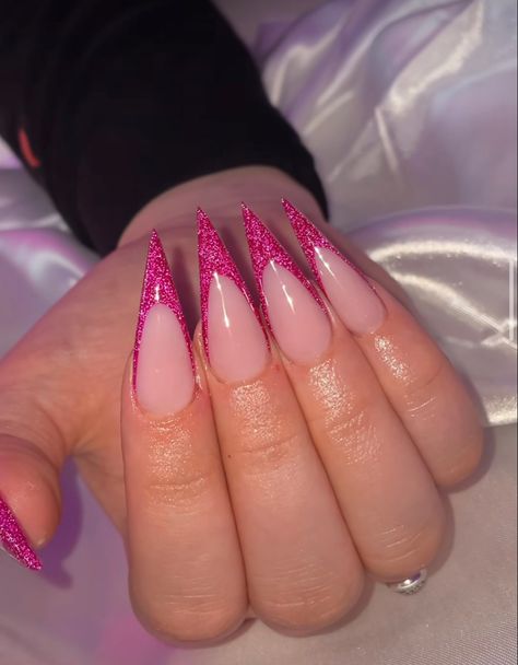 French Stiletto Nails, Pink Stiletto Nails, Acrylic Nails Stiletto, Stilleto Nails Designs, Stiletto Nails Short, Pink Glitter Nails, Pointy Nails, Vintage Nails, Drip Nails