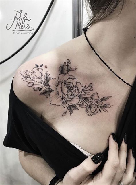 Front Shoulder Tattoos, Mangas Tattoo, Floral Tattoo Shoulder, Rose Shoulder Tattoo, Girl Arm Tattoos, Flower Tattoo Shoulder, Chest Tattoos For Women, Sunflower Tattoos, Dope Tattoos For Women