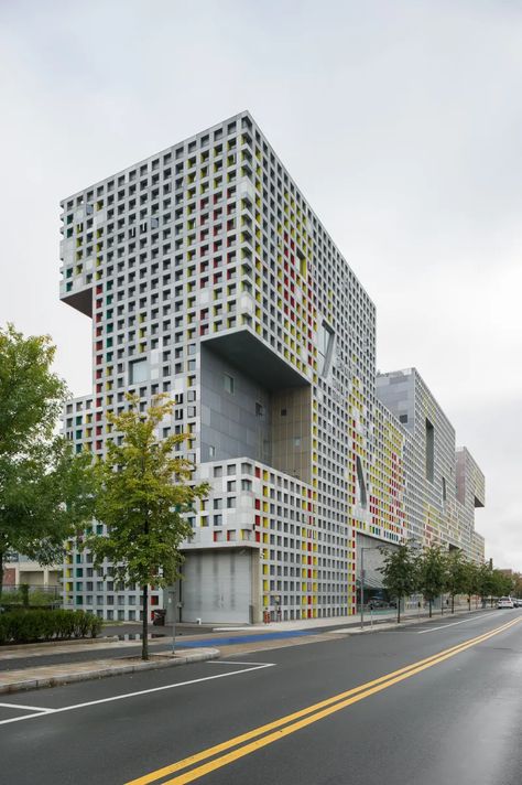 STEVEN HOLL ARCHITECTS, Xavier de Jauréguiberry · Simmons Hall, MIT · Divisare Steven Holl Architecture, Steven Hall, Lebbeus Woods, Arch Building, Richard Meier, Steven Holl, New York Architecture, John Pawson, Santiago Calatrava