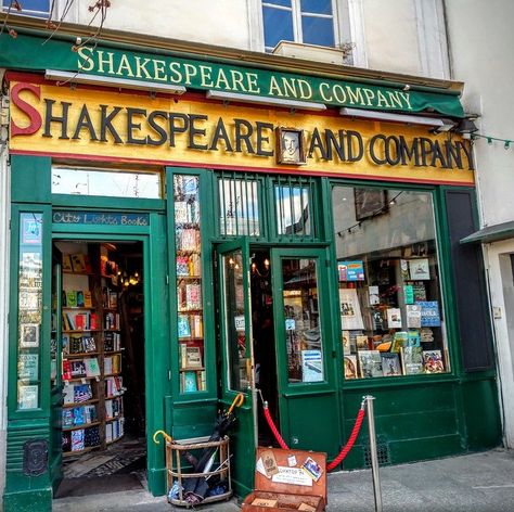 The disappearing bookstore in the digital age | Grok Nation Shakespeare And Company Paris, 4 Days In Paris, Paris Itinerary, Shakespeare And Company, Book Stores, Latin Quarter, James Joyce, La Rive, French Books