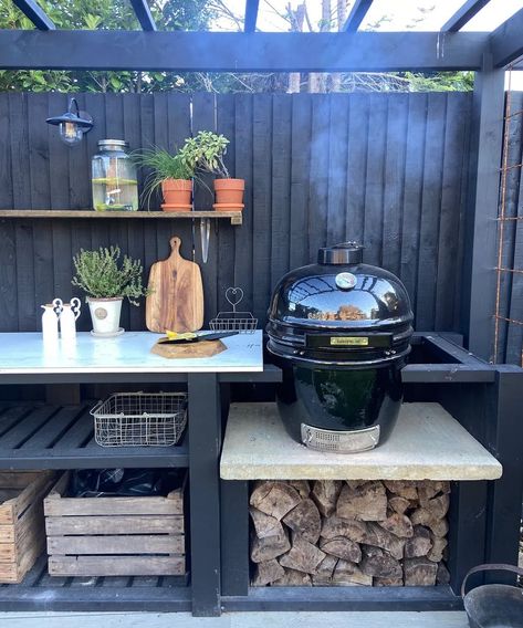 Patio Chico, Diy Fans, Outdoor Kitchen Design Layout Grill Area, Small Outdoor Kitchens, Outdoor Kitchen Design Modern, Kitchen Design Layout, Diy Bbq, Outdoor Kitchen Decor, Kitchen Design Diy