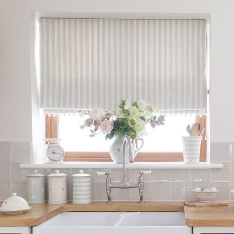 Country Blind Inspiration - Sea/Ivory Cambridge Stripe Blinds - creating the perfect laid back kitchen, perfect with ivory pom pom trim. Susie Watson Designs https://www.susiewatsondesigns.co.uk/sea-ivory-cambridge-stripe-308.html Roller Blinds Kitchen, Blinds Inspiration, Kitchen Shades, Kitchen Window Design, Susie Watson, Kitchen Window Curtains, Lovely Kitchen, Kitchen Blinds, Country Interior