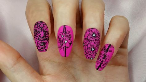 Hot pink nails with black flowers and silver glitter. Matte nails Black And Hot Pink Nails, Pink Flower Nails, Neon Pink Nails, Sweet Nails, Black Coffin Nails, New Nail Art Design, Hot Pink Nails, Lace Nails, Nail Tutorial