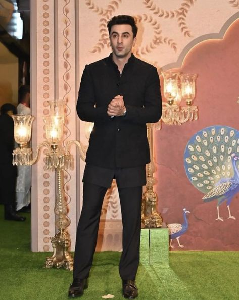 Bollywood Actors In Suit, Ranbir Kapoor In Kurta, Black Blazer Outfit Men Wedding, Black Indo Western Dress Men, Reception Look For Groom, Ranbir Kapoor Kurta, Black Coat Pant For Men, Ranbir Kapoor Outfits, Black Velvet Jacket Outfit