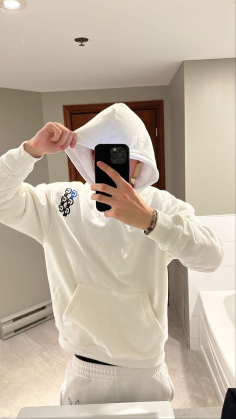 White Hoodie Outfit Men, Flow Drip, Mens Tracksuit Set, Hoodie Outfit Men, Mens Haircuts Short Hair, Money Clothes, Pic Poses, Drip Outfit Men, Spring Outfits Men