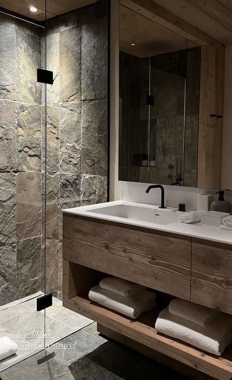 Chalet Bathroom, Chalet Design, Cabin Bathrooms, Bathroom Design Decor, Remodel Bathroom, Bathroom Inspiration Decor, Modern Cabin, Basement Design, Bathroom Renos