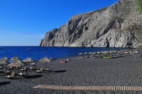 The most famous beaches of Santorini, are Perissa, Kamari, Red #Beach and Monolithos. The beaches of Perissa, Kamari and Monolithos are of black volcanic sand to deep blue waters. Those beaches are located on the east coast of the #island and offer several #tourist infra structure. © Gil Giuglio Perissa Santorini, Santorini Beaches, Kamari Beach, Perissa Beach, Things To Do In Santorini, Santorini Island Greece, Greek Sea, Oia Santorini, Santorini Island